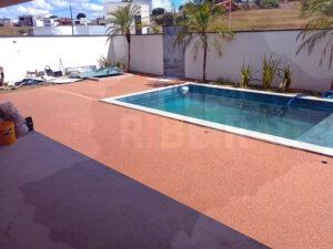 2-piscina borda areia praia